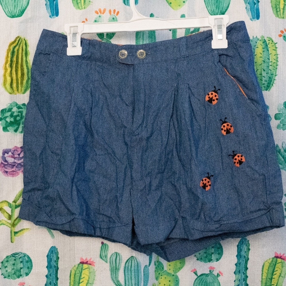 Ladybug Lovin' Shorts in L - Picture 3 of 3